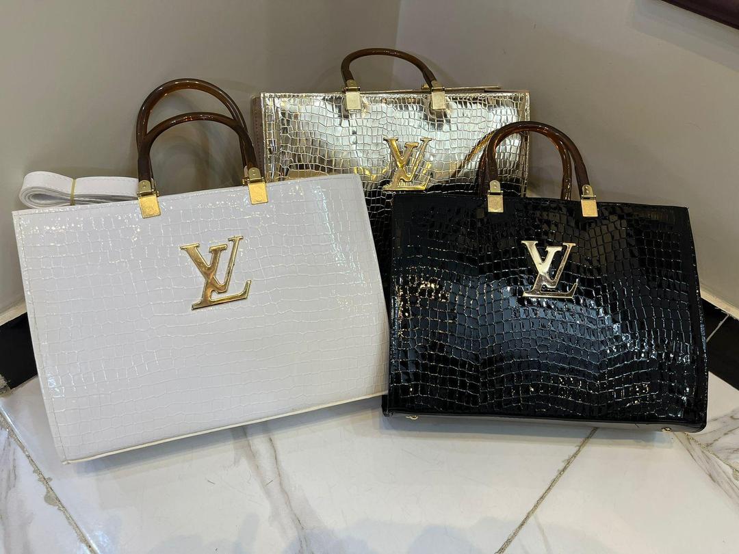 Luxury Tote Bag with Detachable Strap & Zipper Pocket